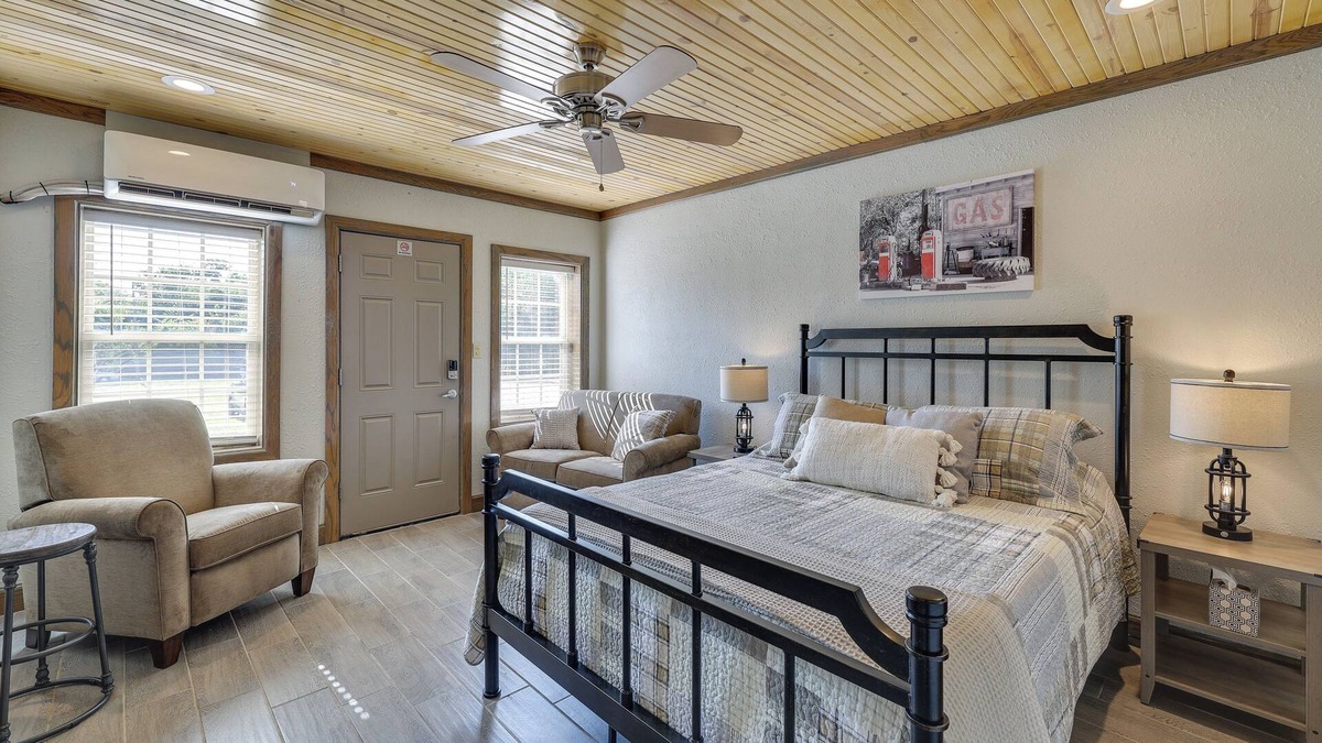 Neosho Apartment | Missouri Vacation Rental Retreat: Walkable Area!