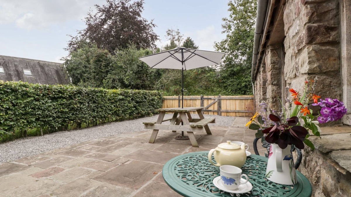 Kemeys Commander Cottage | Mistletoe Cottage