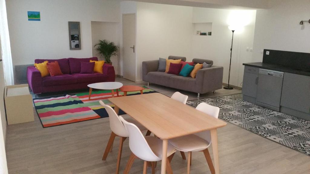 Saint-Jean-de-Fos Apartment | Mistral