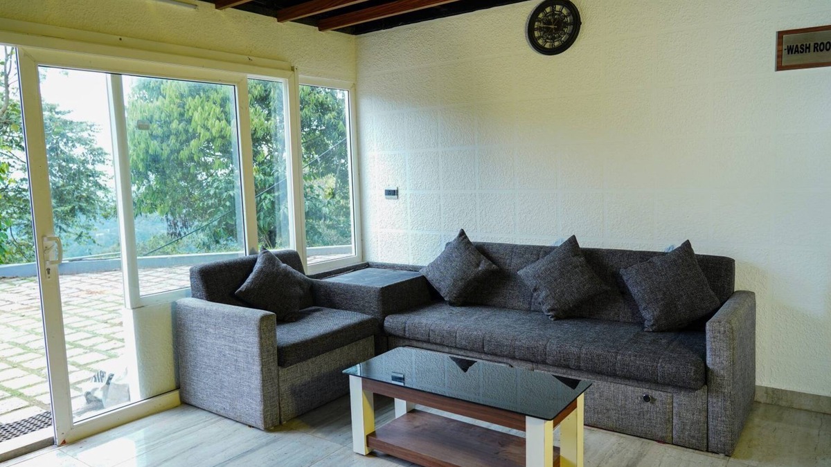 Pallivasal Bed & Breakfast | Misty Bush Munnar - Deluxe Double Roomn