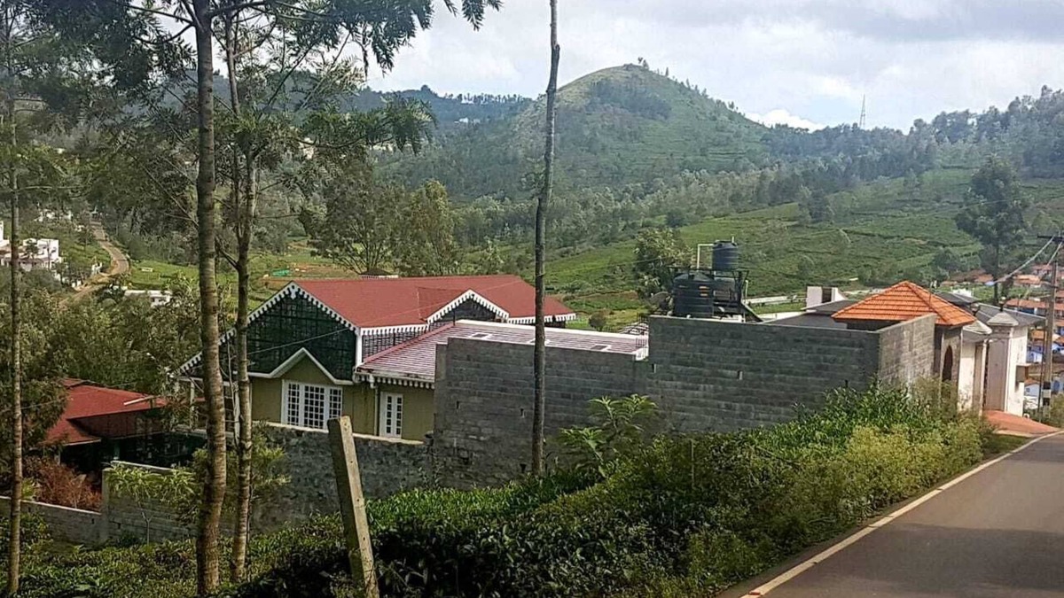 Kotagiri House | Misty Green woods.