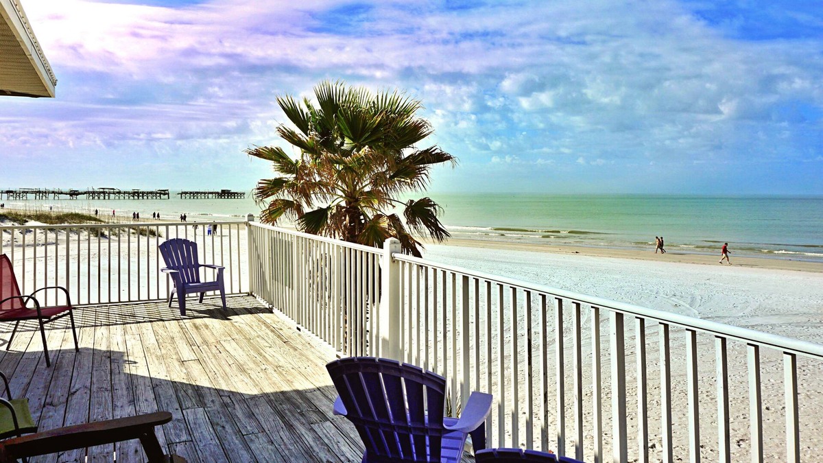 Redington Beach Apartment | Misty Isles Vacation Rentals by TechTravel