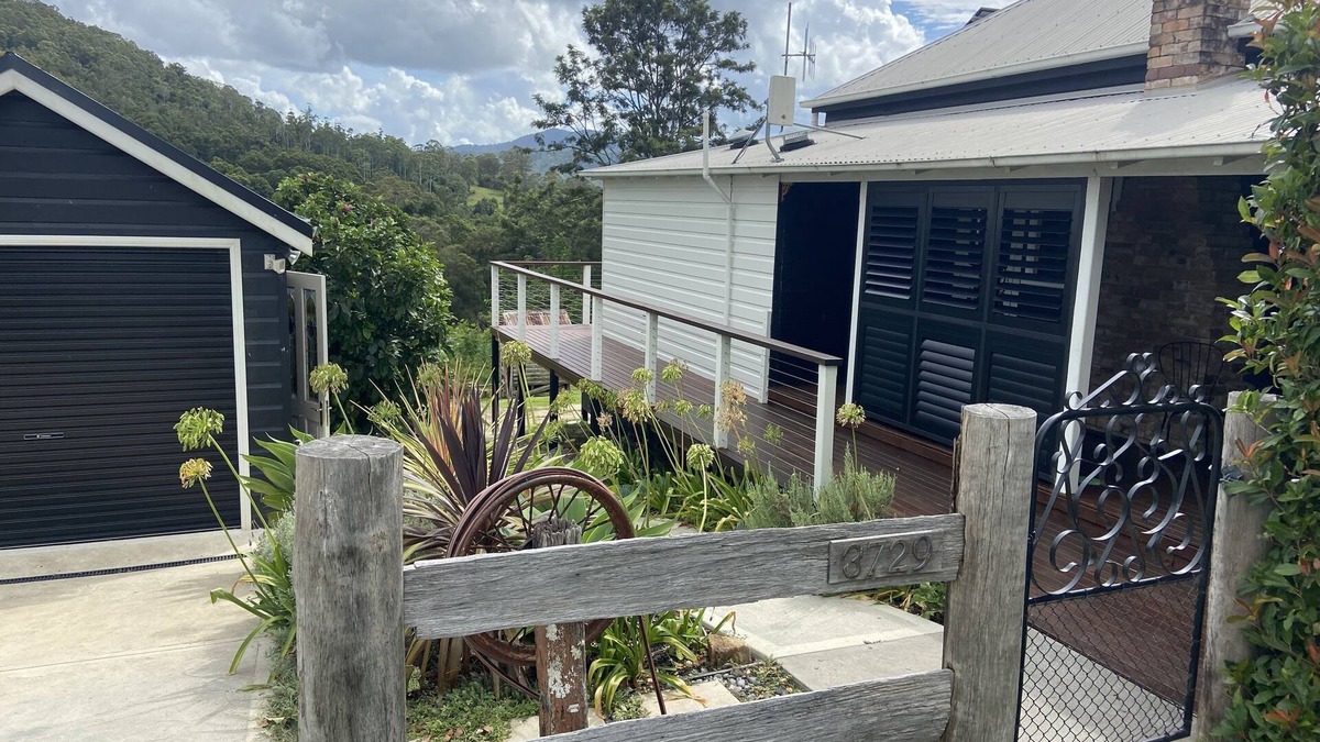 Krambach House | Misty Mountain 2br Cottage with large entertaining deck Krambach Mountain