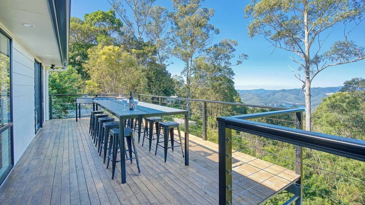 Lower Beechmont House | Misty Mountain View A Tree lined Tropical Oasis
