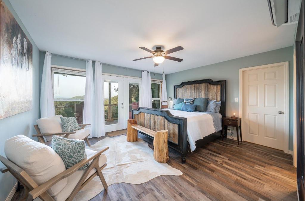 Glenwood House | Misty Mountain Cabin Spectacular Scenic Escape by Caddo River