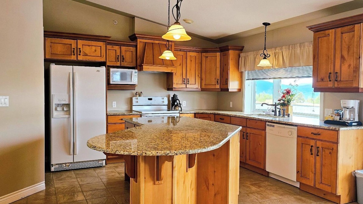 Grande Cache Hotel | Misty Mountain Inn and Suites