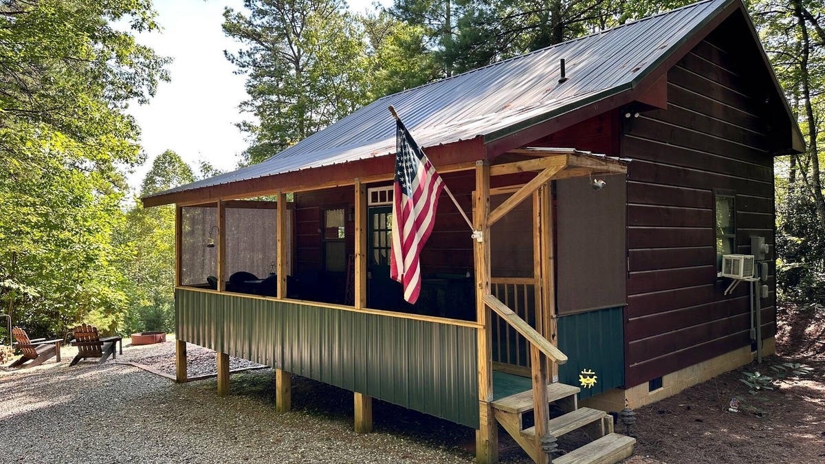 Yadkin Valley Cabin | Misty Mountain Misty Mountain Cabin Slps5 1Q, 1 Sleeper, 1 Single