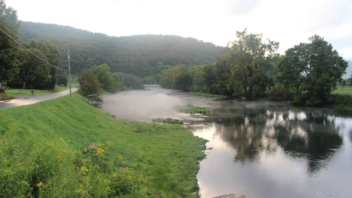 Elizabethton House | Misty Waters Getaway. Watauga River/Lake