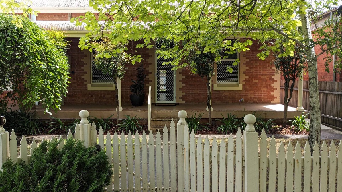 Albury House | Mitchell Cottage- Heritage Chic in Central Albury - Gorgeous two bedroom cottage in central Albury