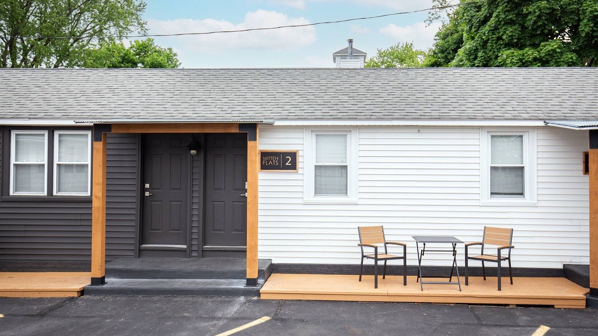 Ludington Apartment | Mitten Flats #2 - 1 Block to the beach!