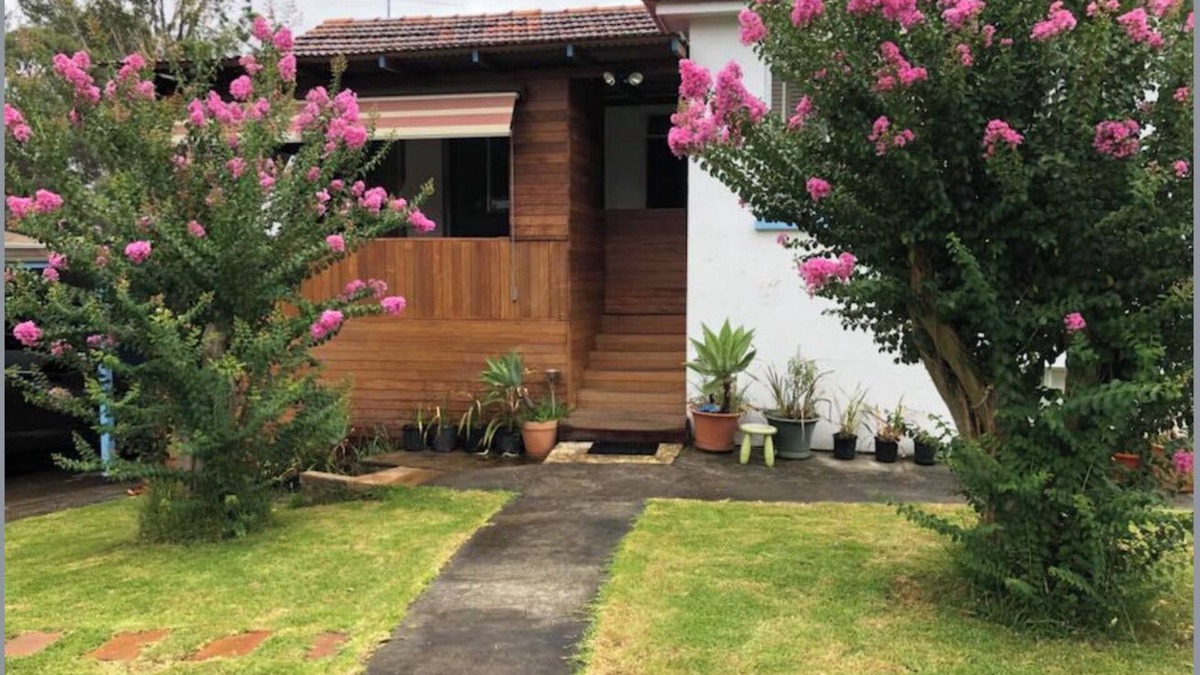 Macquarie Fields Bed & Breakfast | MJED House is located at Macquarie Fields in ducted air-conditioned & Free WIFI