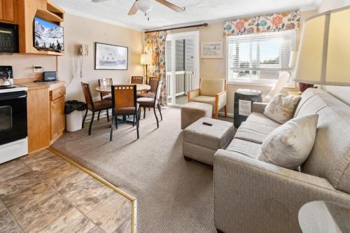 Snowshoe Apartment | ML229 Mountain Escape Great for Relaxing Near Village