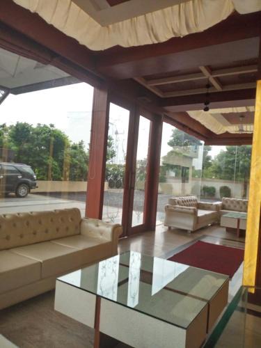 Piparia Hotel | MNR Resort