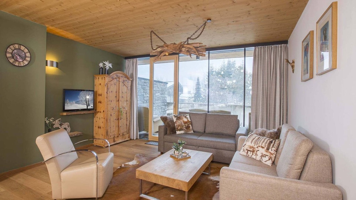 Schonbach Apartment | Modern Flat with Sauna & Balcony