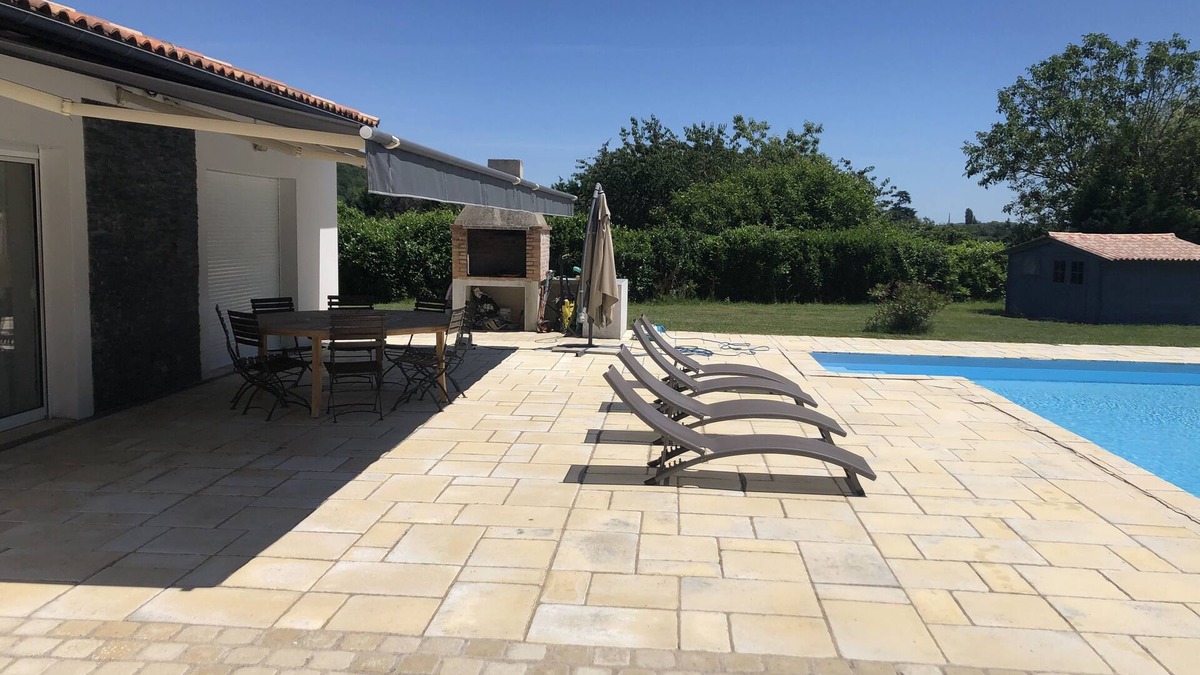 Port-Sainte-Foy-et-Ponchapt House | Modern 4 bed villa, air-con in living area, fabulous terrace/garden, large pool.