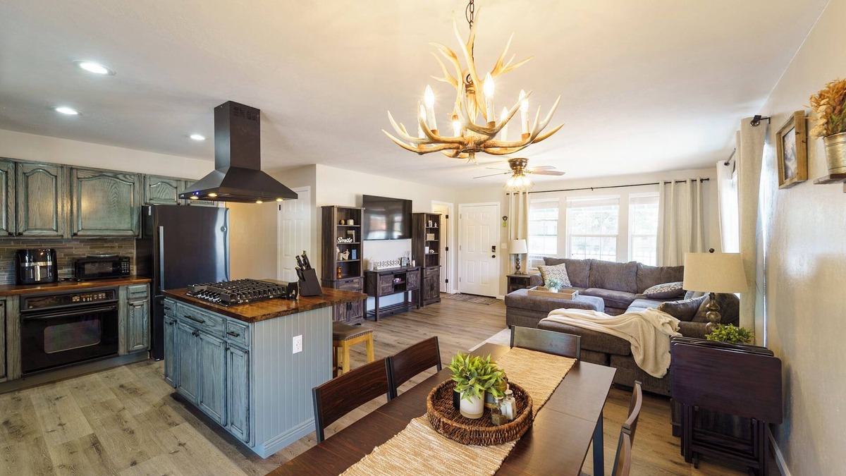 Naturita House | Moab–Telluride Stay. Pets RVs Group Friendly