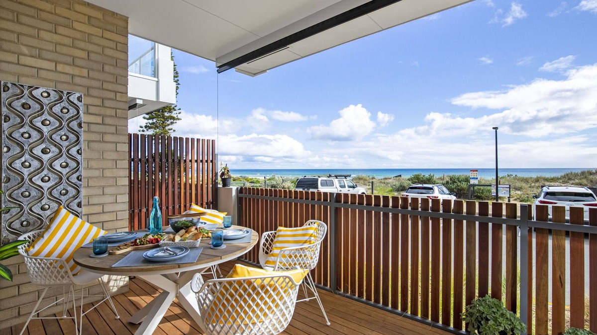 Adelaide Apartment | Moana Beach, Seafront Apartment