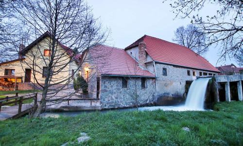 Carta House | Moara de Piatra
