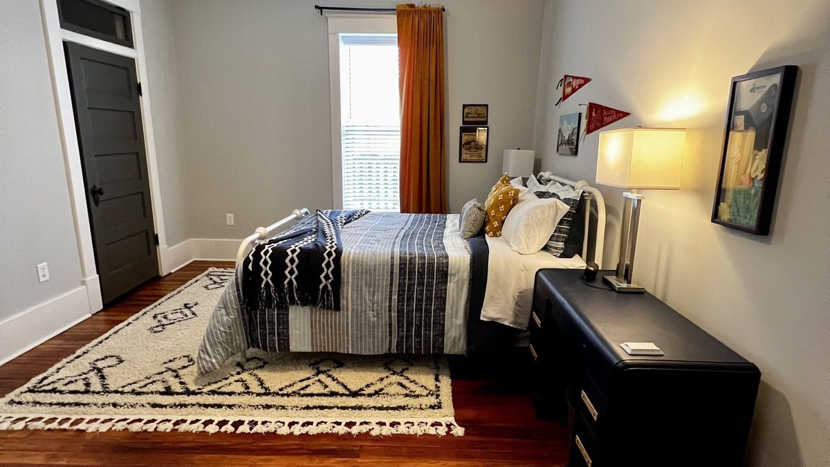 Moberly Apartment | Moberly's Trendy & Spacious Historic Downtown Loft