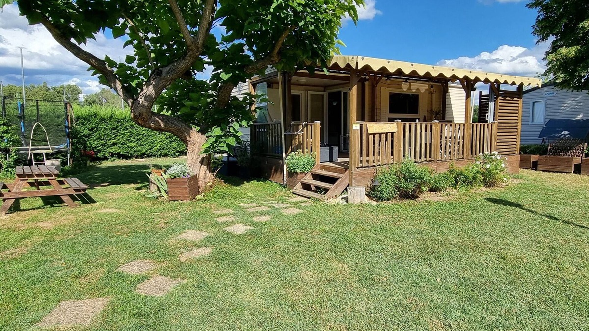 Saint-Maurice-de-Gourdans House | Mobile Home Pour 4 Tout Confort 29m² en Bord de Rivière D'ain - Terrasse Abritée