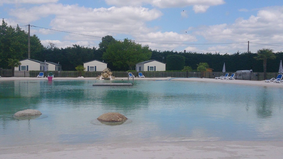 Allonnes House | Mobil home 4 pers, on camping 4 stars, with lagoon, 7 km from Saumur.