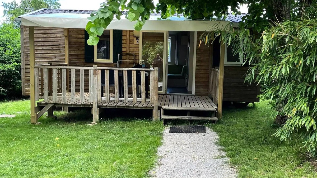 Soreze House | Mobil-home Holz Standard 27m2 - 2 Schlafzimmer - überdachte Terrasse - TV 4 Personen