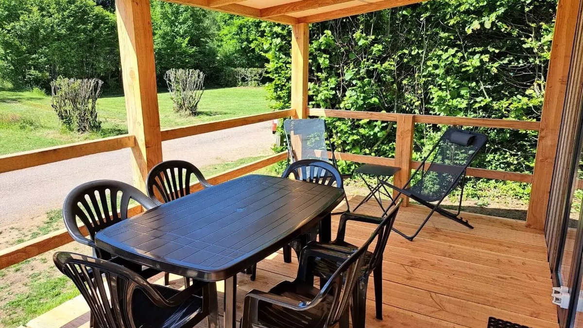 Pressignac House | Mobil-home Limousin Premium 32m2 (3 rooms -6pers) + überdachte Terrasse + TV + Geschirrspüler +Chiliennes 6 Personen