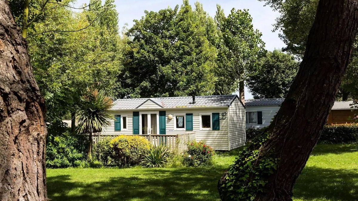 Pleubian House | Mobil Home Standard 20m2 (1 Schlafzimmer) + integrierte Terrasse + TV 2 persons