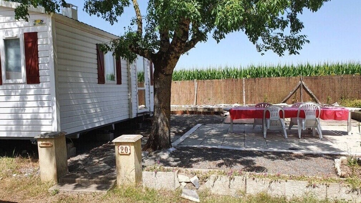 Meschers-sur-Gironde House | Mobile home with spacious terrace in Meschers near Royan