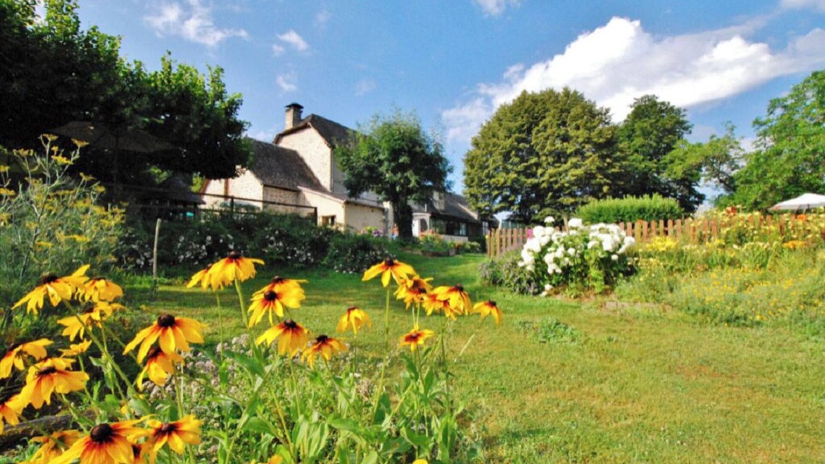 Saint-Geniez-o-Merle House | Mobile home in Xaintrie