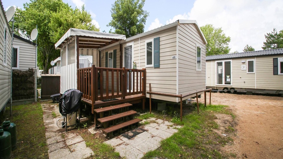 Saint-Jean-de-Monts Ski Chalet | Mobile Home in Saint Jean near Sea Beach