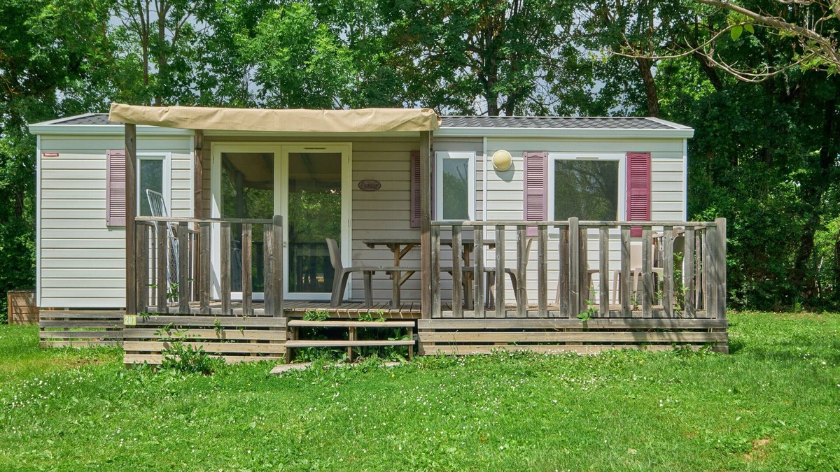 Mens RV Rental | Mobile Home "4 Personnes 207" with Shared Pool & Private Terrace