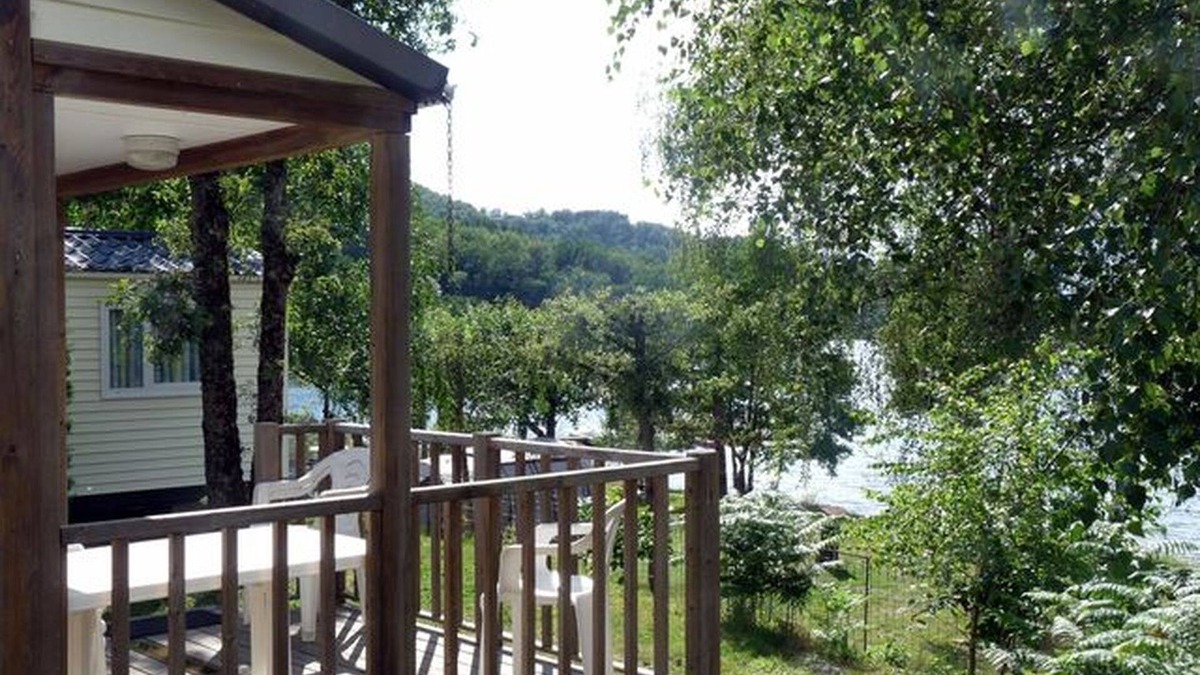 Montpeyroux House | Mobile home beside a lake for fishing, calm, nature