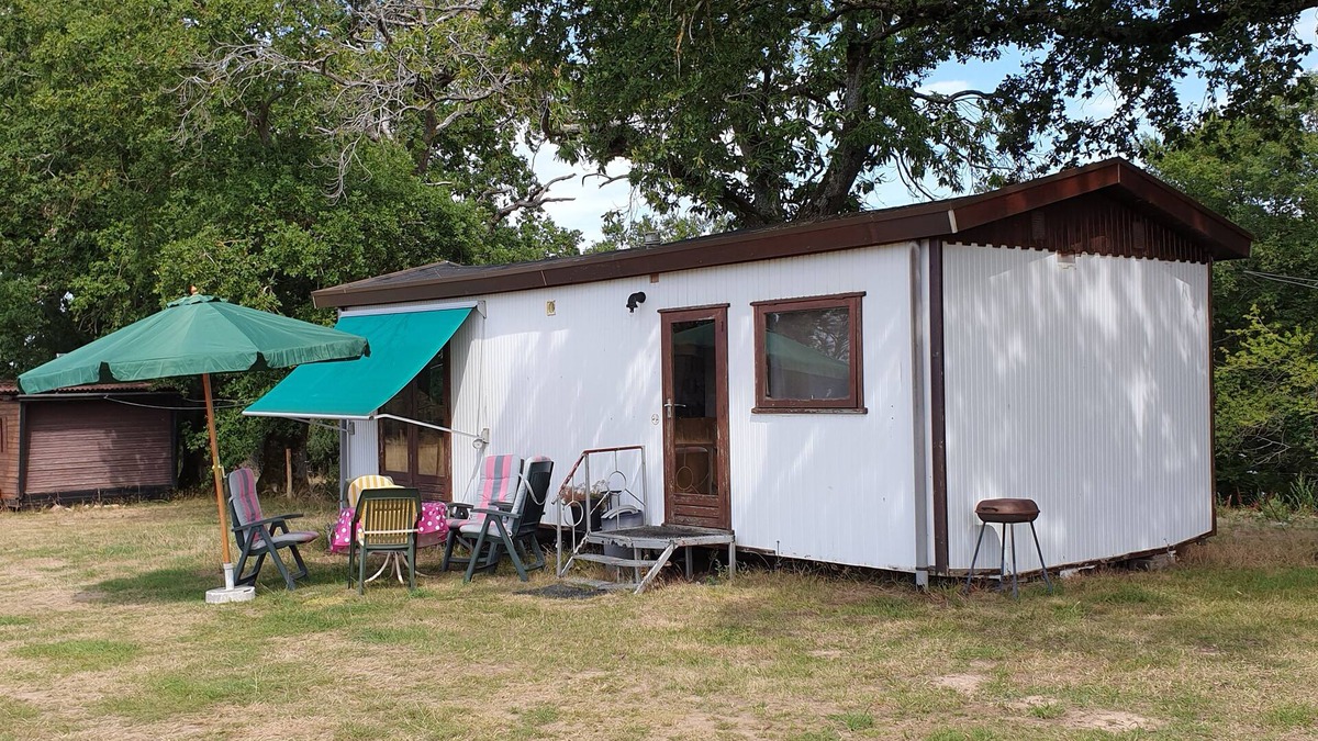 Tronget House | Mobile Home, for 2 adults and 3 children, surrounded by meadows with animals