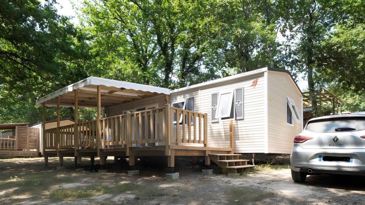 Bretagne-d'Armagnac RV Rental | Mobile Home 'Mobilhome Confort 4 Personnes 61' with Private Terrace, Private Garden and Wi-Fi