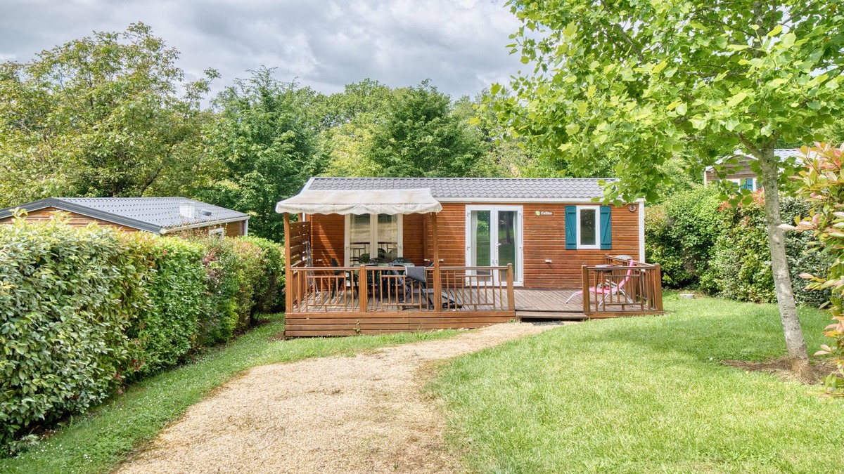 Saint-Chamassy House | Mobile Home 'Le Perigord Vert' with Shared Pool, Private Terrace and Wi-Fi