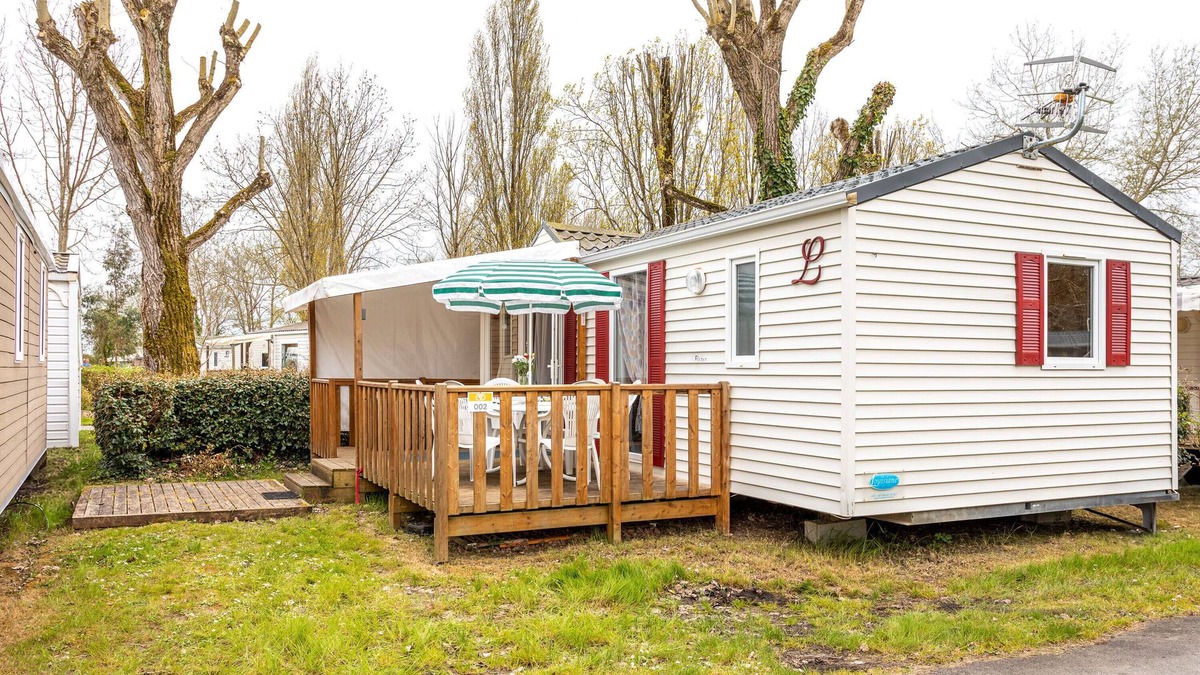 Angles RV Rental | Mobile Home 'Piscines - Terrasse' with Shared Pool and Private Terrace