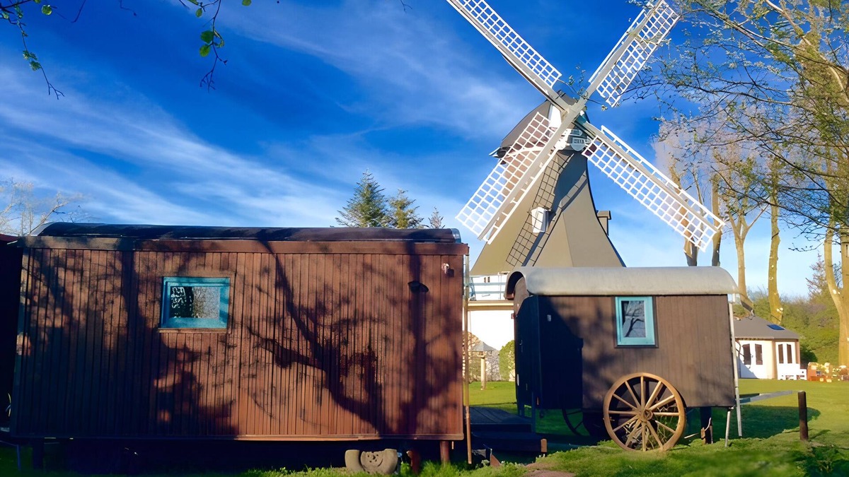 Nordermeldorf House | Mobile Home 'Traumwagen An Der Mühle' with Private Terrace, Shared Garden and Wi-Fi