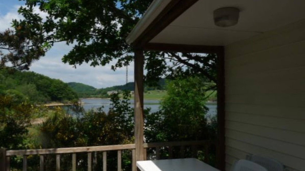 Montpeyroux House | Mobilhome at the edge of a lake for fishing, calm, nature