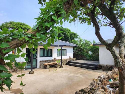 Gujwa House | Mobydick