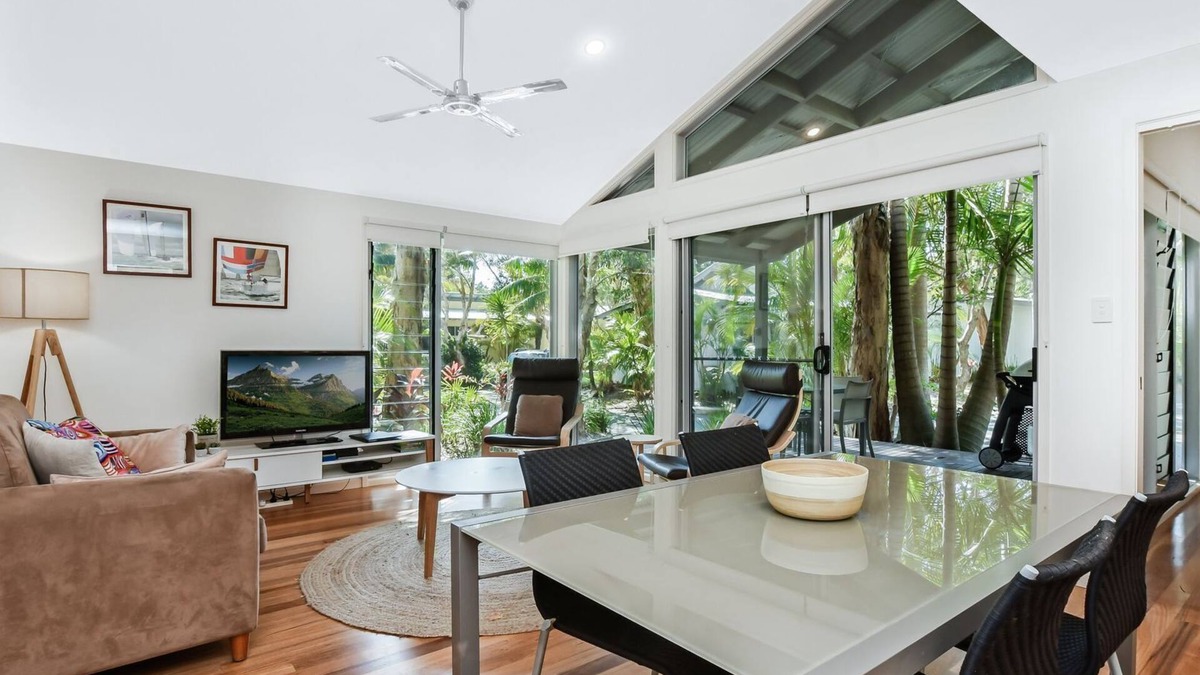 Boomerang Beach Apartment | Mobys Beach House # 11