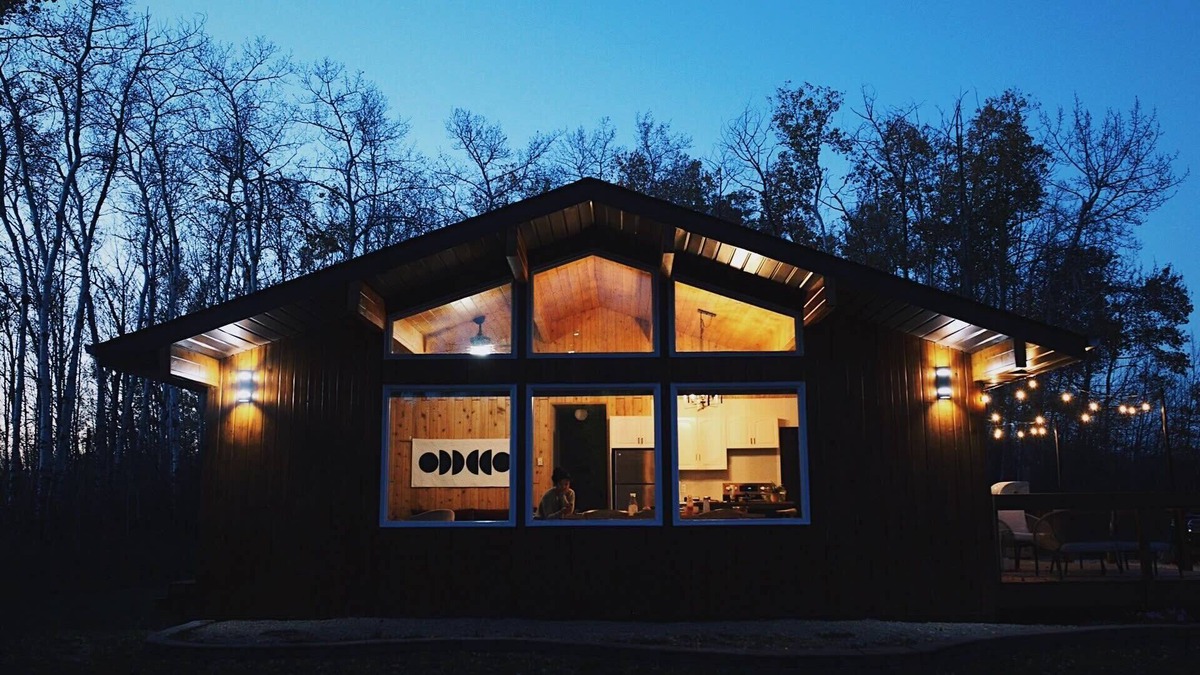 Wasagaming Cabin | Mod Bungalow Summary: