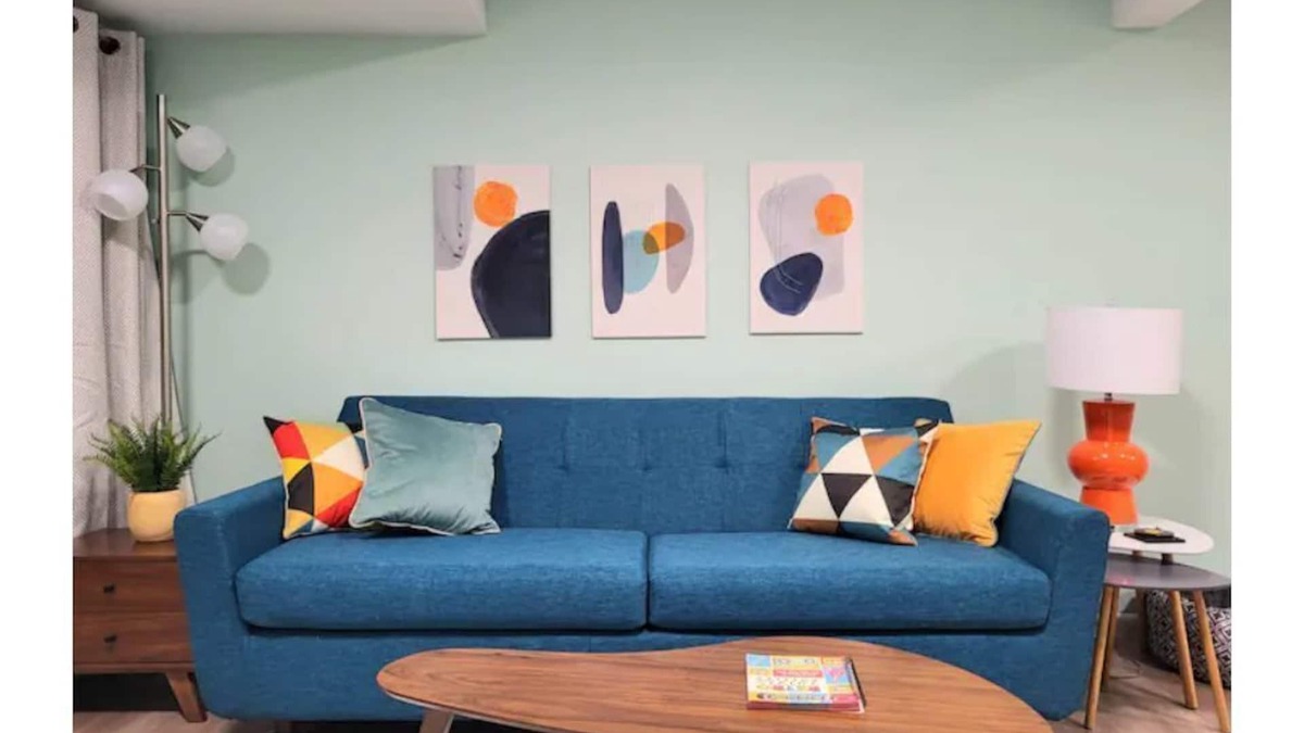 Edgewood Apartment | Mod LodgenFamily Friendly nDIY BreakfastnEV charging
