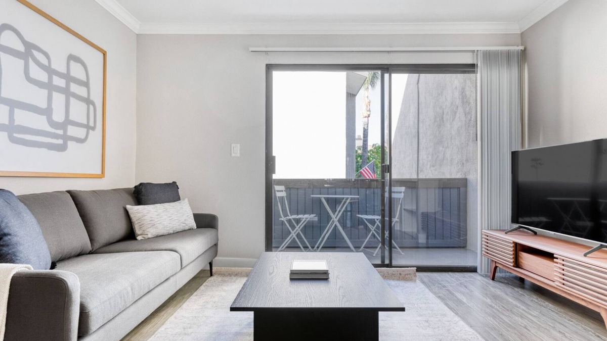 Warner Center Apartment | Mod Woodland Hills 1BR w/Pool & Gym, near Warner Center, by Blueground