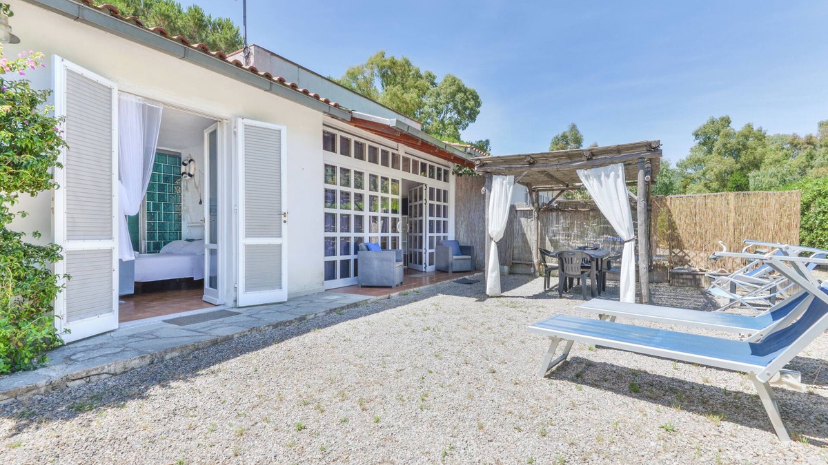 Lacona Apartment | Modern apartment with garden, air conditioning and Wi-Fi