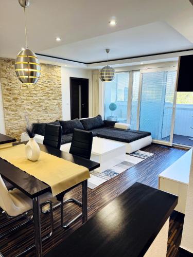 Michalovce Apartment | Moderný 2-spálňový apartmán Twins White s balkónom