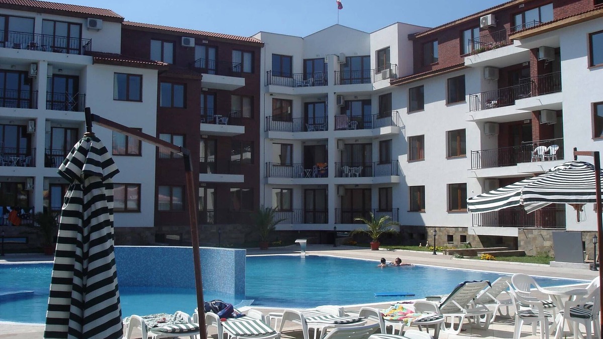 Nessebar Apartment | Modern 1 Bed Apartment (Sleeps 4) 80m from Beach Perfect for Couples Or Families