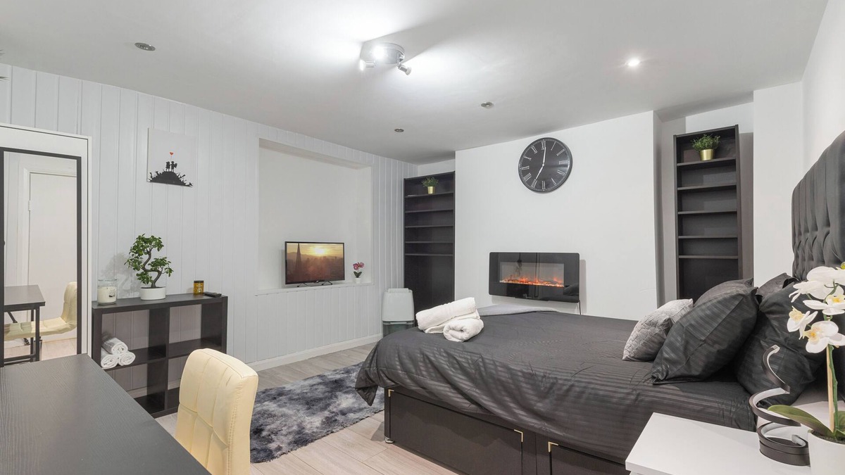 Portsoken Apartment | Modern 1 Bed Apartment in Central London – Perfect for Couples & Solo Travelers!
