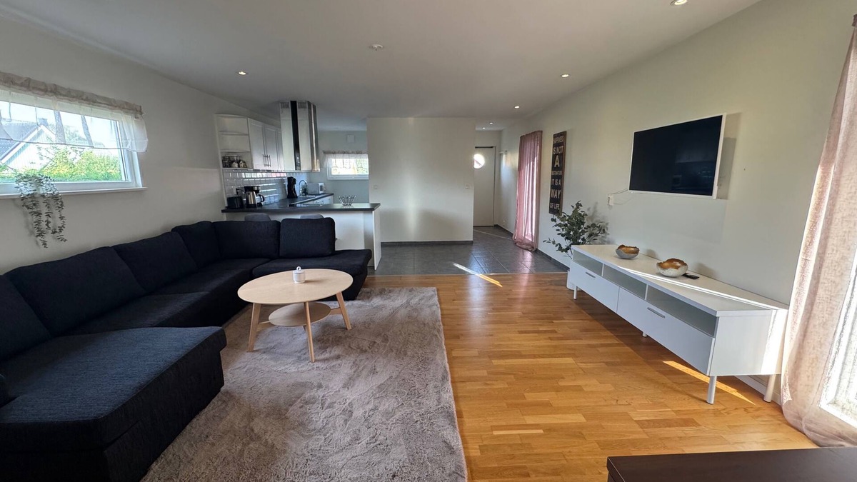 Fjalkinge Apartment | Modern 1-bed Apartment - Sleeps 6 & Ideal Location