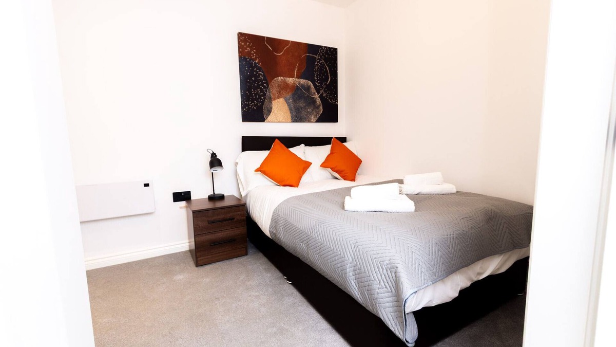 Holbeck Apartment | Modern 1-Bed Apartment with City Views – Walk to Leeds Centre